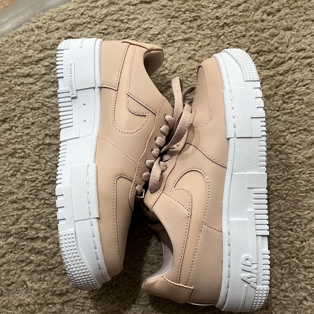 Nike Air Force 1 Pixel